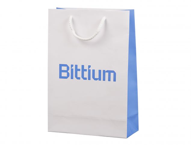 Hyv�nn�k�inen luksuskassi korkealla laadulla. Voidaan r��t�l�id� omalla logolla. 