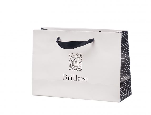 Elegantti ja korkealaatuinen luksuskassi. Kuljetus Suomeen ilman lis�maksua. Saatavana useissa eri