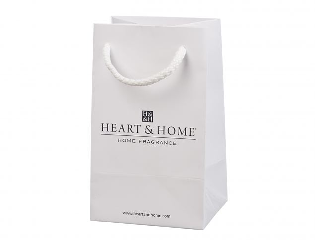 Elegant h�ndlaget eksklusiv papirpose. Velg mellom flere ulike st�rrelser. Tilgjengelig med selvva