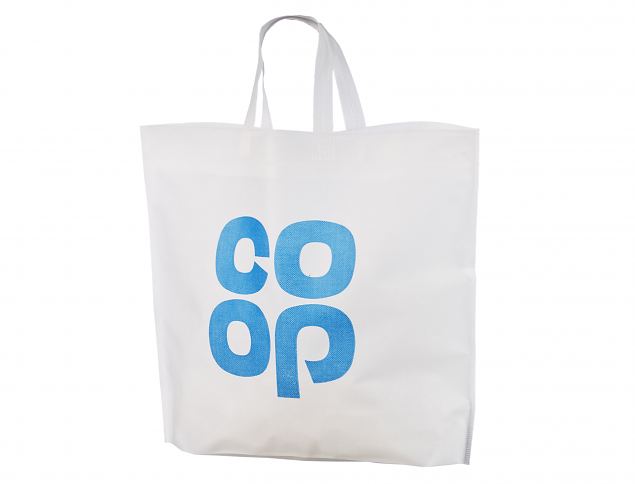 Stilfulde hvide non-woven poser i h�j kvalitet. Minimumordre p� bestillinger med personligt tryk s