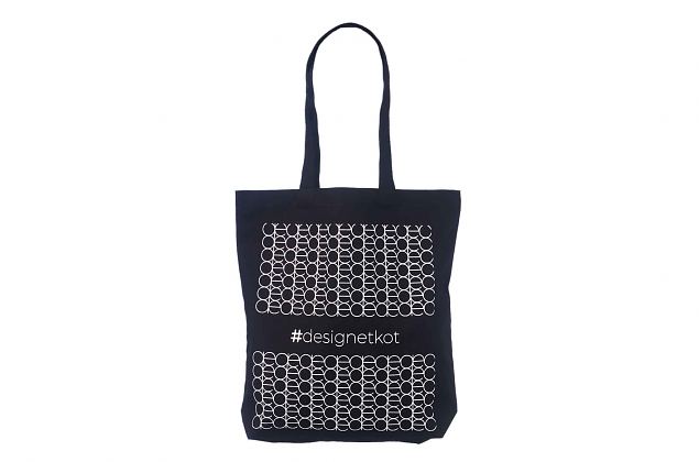  Musta v�rvi riidest kott on valmistatud puuvillasest kangast, n�. telgiriidest. Kotile pakume log