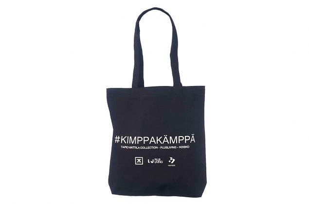 Must riidest kott on pikkade sangadega, mis v�imaldab kotti �le �la kanda. Pakume k�ikidele riides