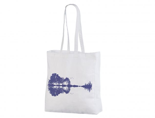 Valged k�ljevoldiga riidest kotid. Tr�kiga kottide miinumumkogus on 50 kotti. Riidest kottidele on